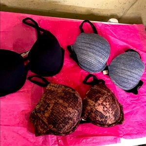 3 Victoria’s Secret bras